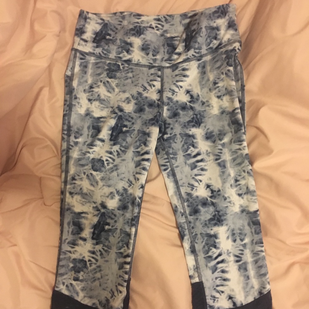 Under Armour Tie-Dye Blue Cropped Leggings Size M